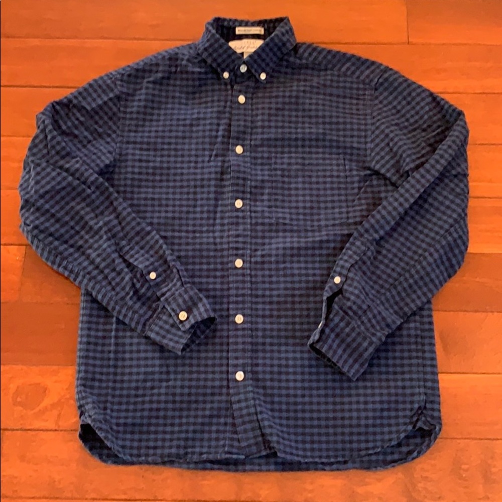 H&M plaid blue and black button up size medium